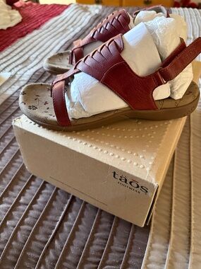 NIRVANA Women's Red Leather Slingback Sandals.  Taos.  Make offer!